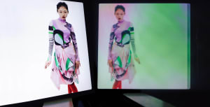 スタイリスト 川﨑玲美が「名画のような色彩バランス」をテーマにスタイリングを披露