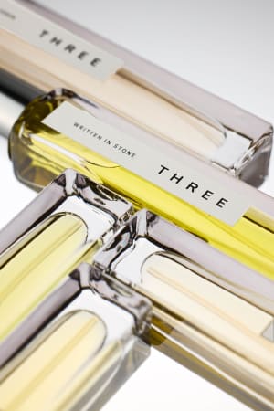 「THREE」から初の香水が登場　自然豊かな南阿蘇の精油を使用