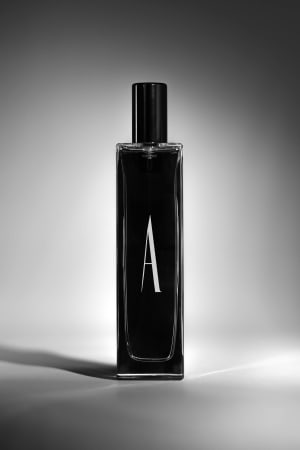 アン ドゥムルメステールからブランド初の香水、創業者が生涯をかけて製作