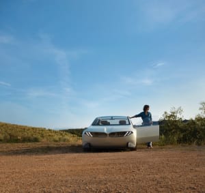 「会社史上最大の投資」 BMWが次世代EV車ビジョン ノイエ クラッセを発表