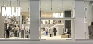 「無印良品」初の衣服特化店舗が誕生、MUJI新宿をリニューアル