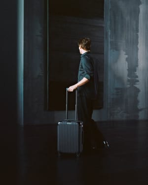 リモワ、創業初期以来のレザー製スーツケース発売