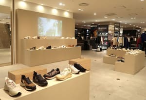 フランス発スニーカーブランド「ヴェジャ」が阪急うめだ本店に日本初のインショップを開設