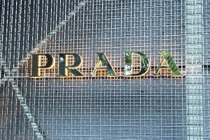 プラダ、NY5番街の旗艦店ビルを4億2500万米ドルで購入　オフィスや倉庫としても活用