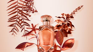 新作香水「ティファニー ローズ ゴールド インテンス オードパルファム」が登場　官能的なローズの香り