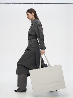 「チャールズ＆キース」グローバル旗艦店が渋谷に、新しいブランドエンブレムを施したバッグを限定で先行販売