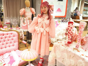 靴下の野富「ゾクゾク」×ピンク専門店ムームー、次世代クリエイターを支援するクリエイターズヴィレッジの期間限定店でデビュー