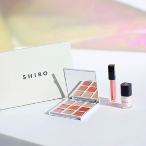 SHIROの限定メイクコレクションが登場　オーロラ着想の9色アイパレットなど6品