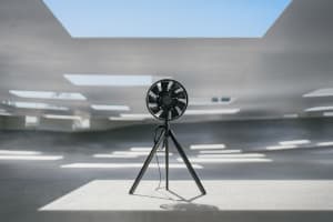 バルミューダが新型扇風機「グリーンファンスタジオ」を発表、新機能ジェットモードを追加