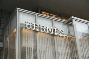 「エルメス」が24拠点目となる革製品工房を建設、ブランドのノウハウを学んだ職人260人を雇用