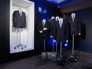 サムライブルー10年分の公式スーツ 銀座ダンヒルで1日限定展示