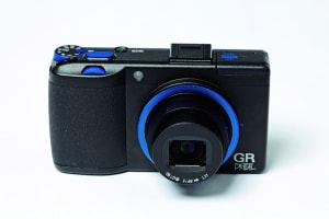 STUSSYとリコーのデジタルカメラ「GR DIGITAL III」がコラボ、特別モデル発売