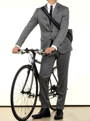 ザ・スーツカンパニーが自転車通勤にぴったりの新作スーツ発売 「IZREEL」デザイナー監修